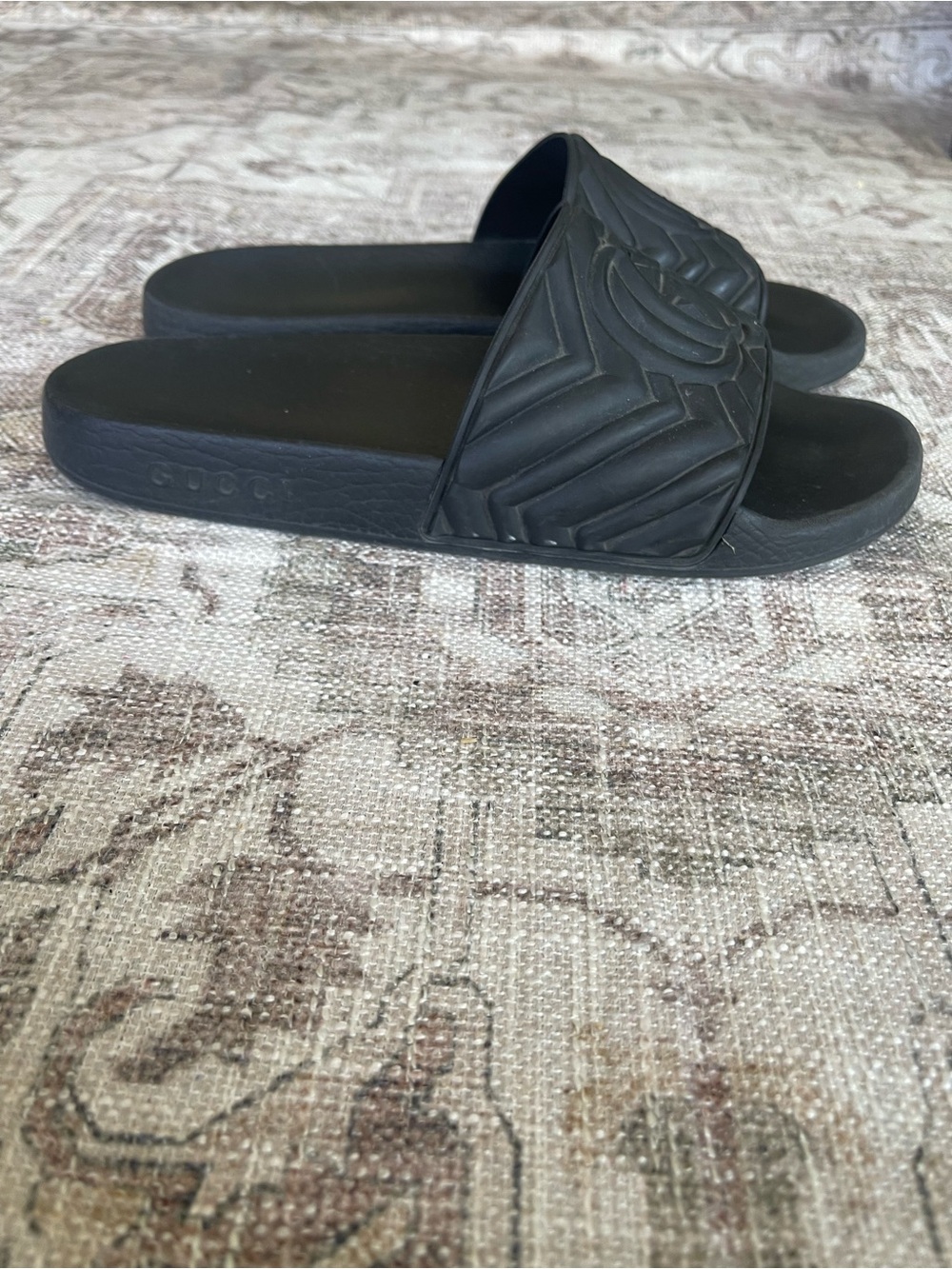 Gucci Black GG Logo Matelasse Rubber Slide Sandals - Picture 4 of 10